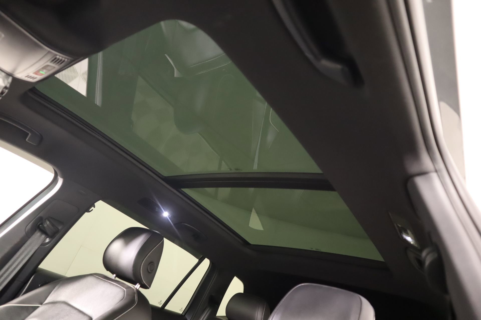 Used 2024 Volkswagen Tiguan SEL R-Line image 15