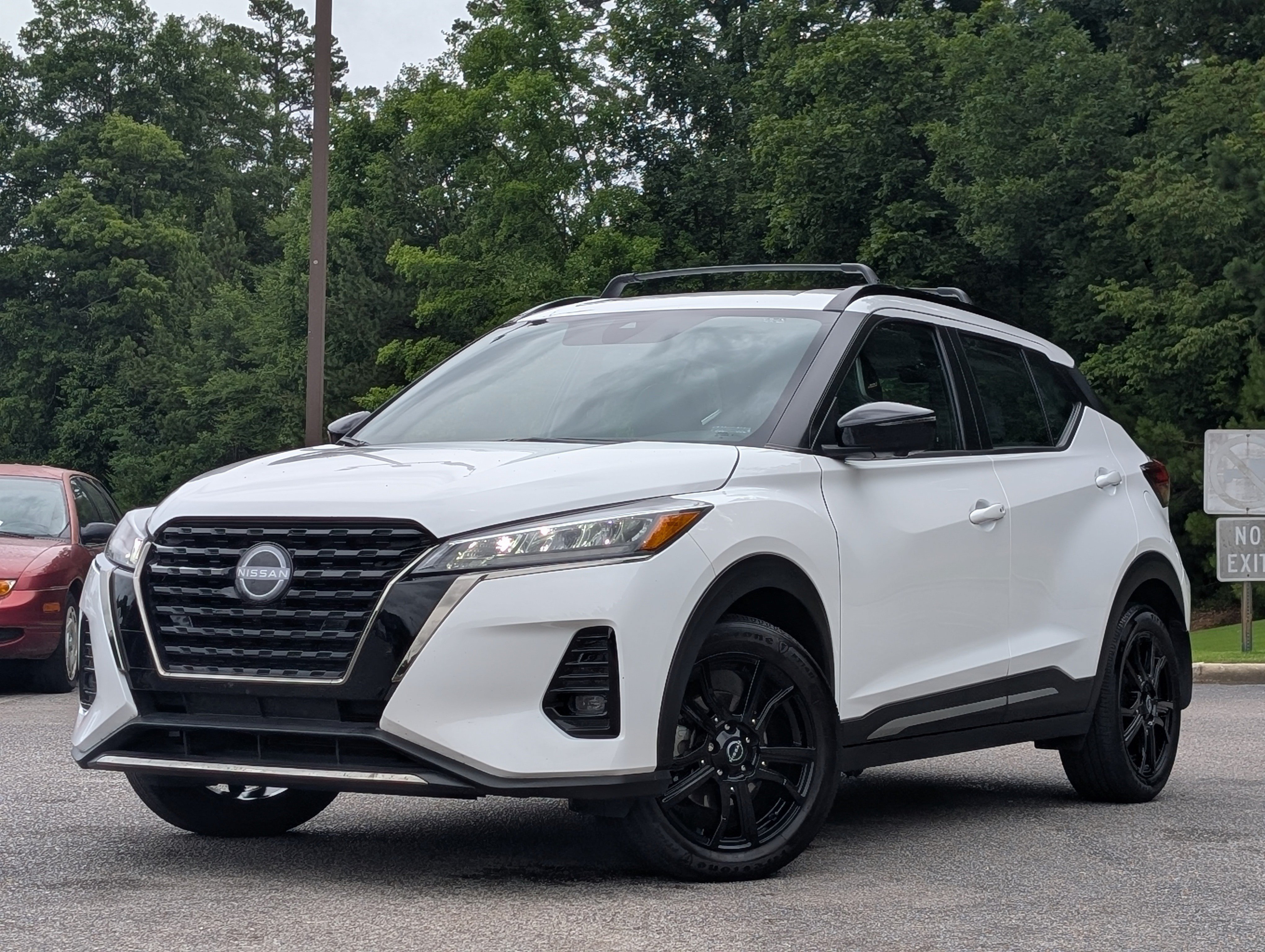 Used 2024 Nissan Kicks SR w/ SR Premium Package FWD image 4