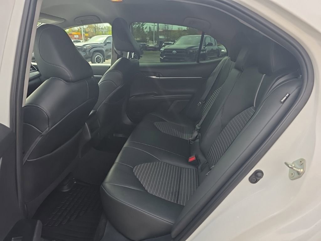 Used 2020 Toyota Camry SE image 11