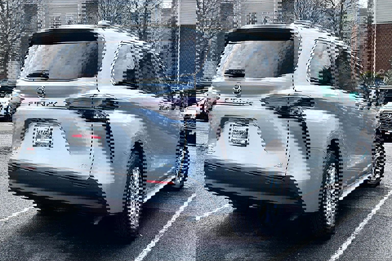 Used 2025 Toyota Sienna XLE w/ XLE Plus Package image 12