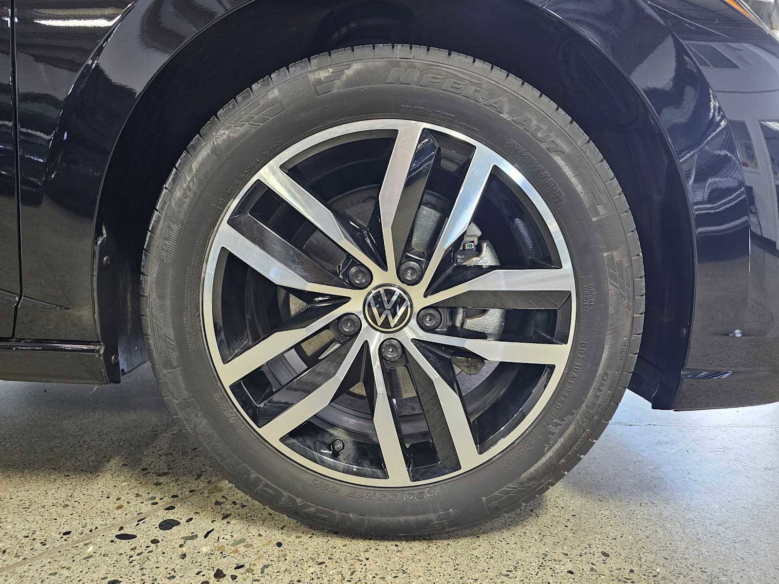 Certified 2025 Volkswagen Jetta SE FWD image 9