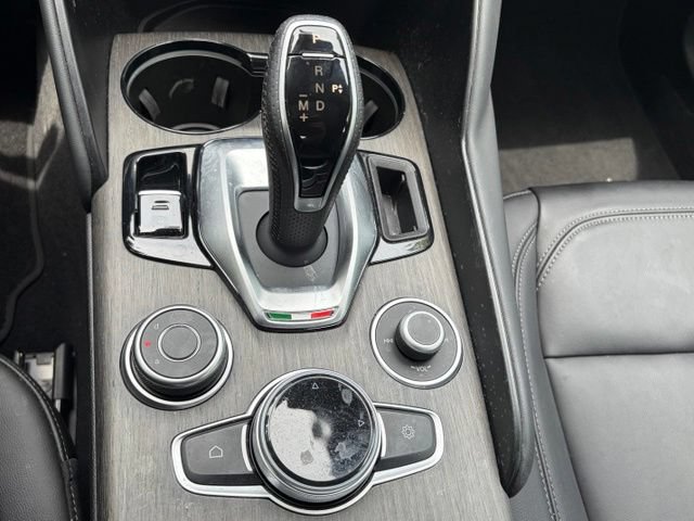Used 2023 Alfa Romeo Giulia Ti AWD/4WD image 33
