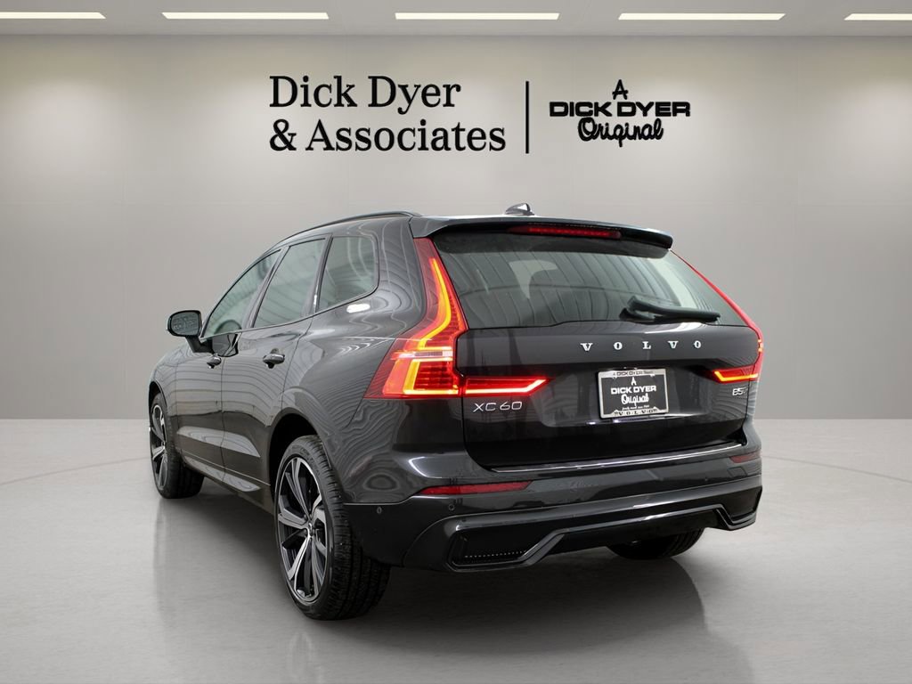 Used 2025 Volvo XC60 B5 Ultra AWD/4WD image 5
