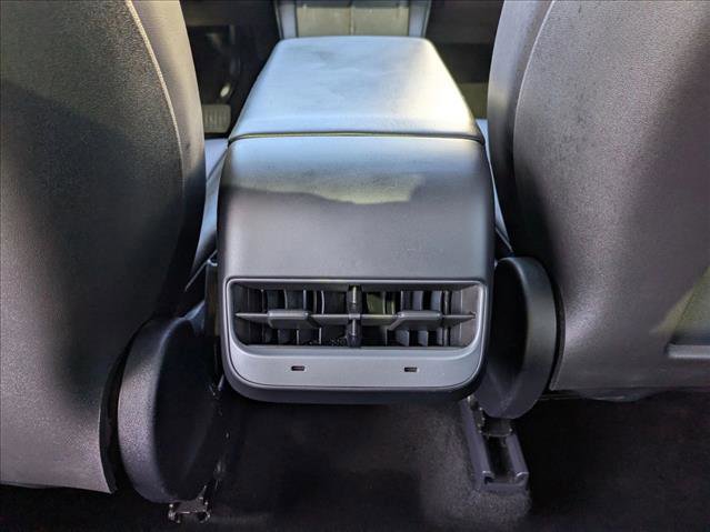 Used 2024 Tesla Model Y Long Range AWD/4WD image 18