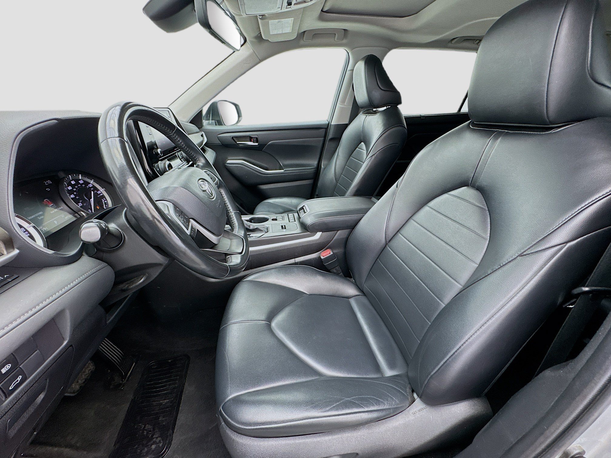 Used 2022 Toyota Highlander XLE FWD image 13