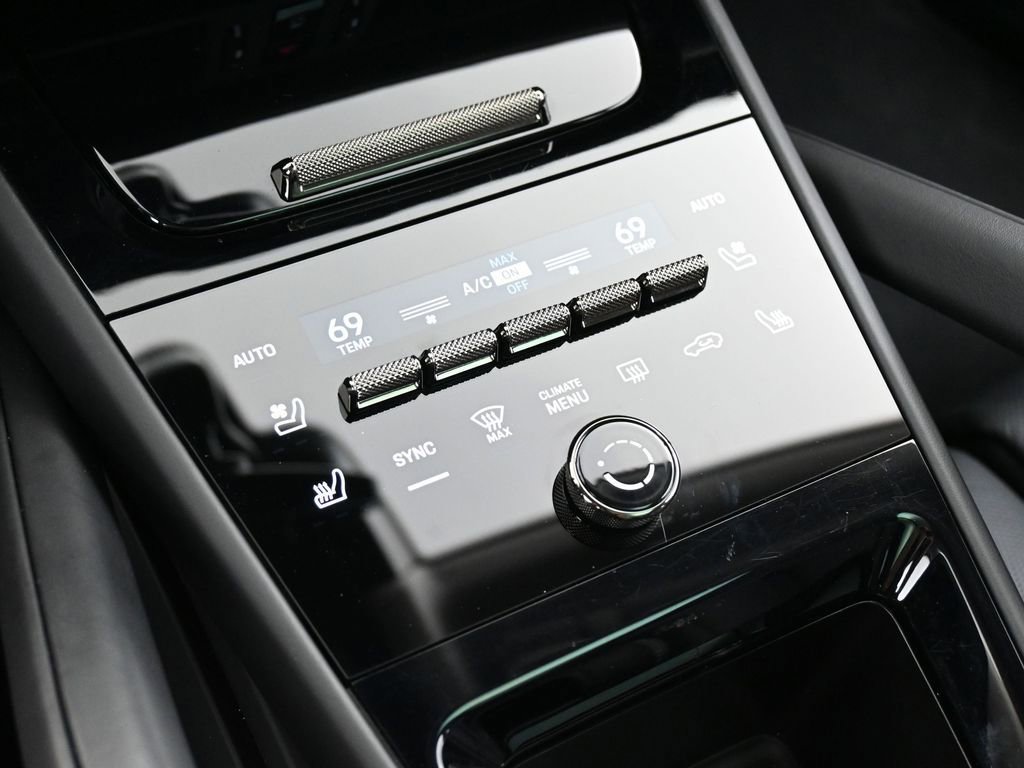 Certified 2025 Porsche Cayenne Turbo AWD/4WD image 22