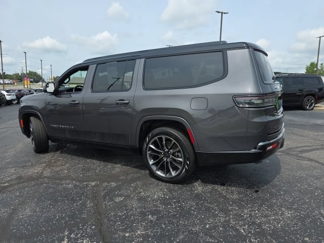 Used 2025 Jeep Grand Wagoneer L Series III w/ Rear Seat Video Group 1 AWD/4WD image 4