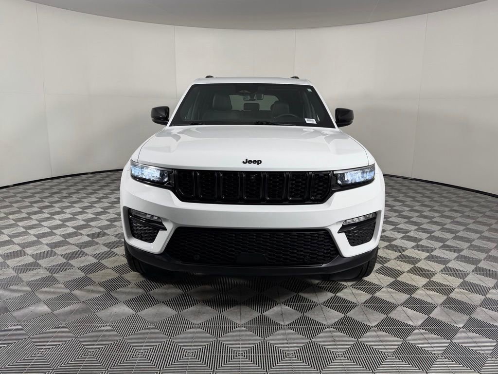 Used 2024 Jeep Grand Cherokee Limited w/ Luxury Tech Group II image 11