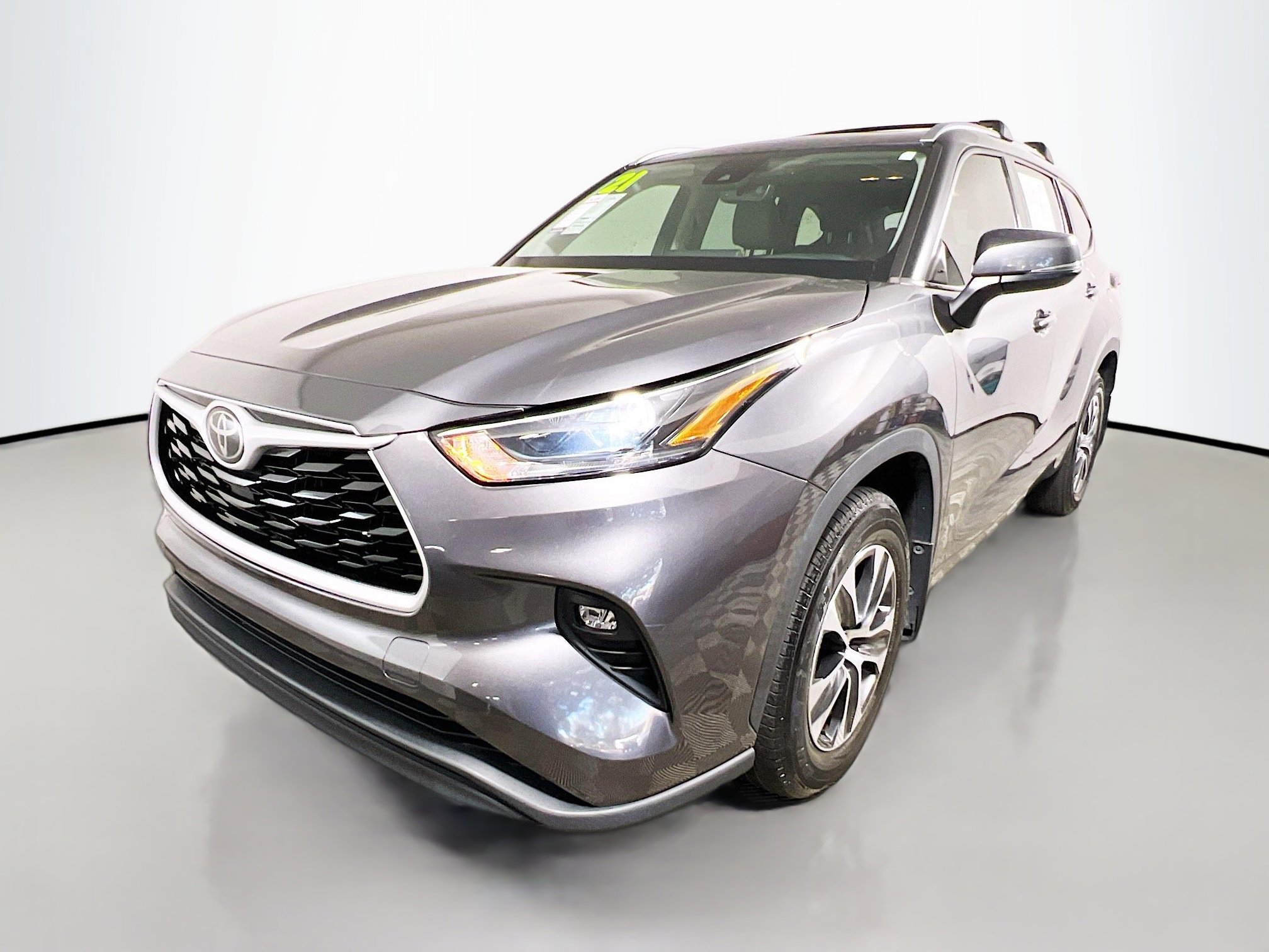 Used 2021 Toyota Highlander XLE image 10