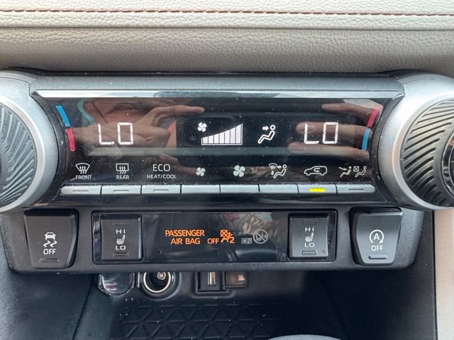 Used 2021 Toyota RAV4 XLE w/ XLE Grade Weather Package AWD/4WD image 23