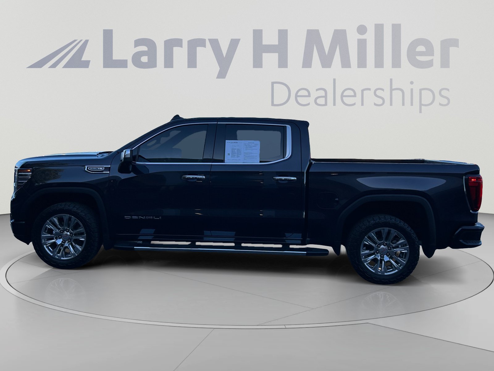 Used 2022 GMC Sierra 1500 Denali AWD/4WD image 2