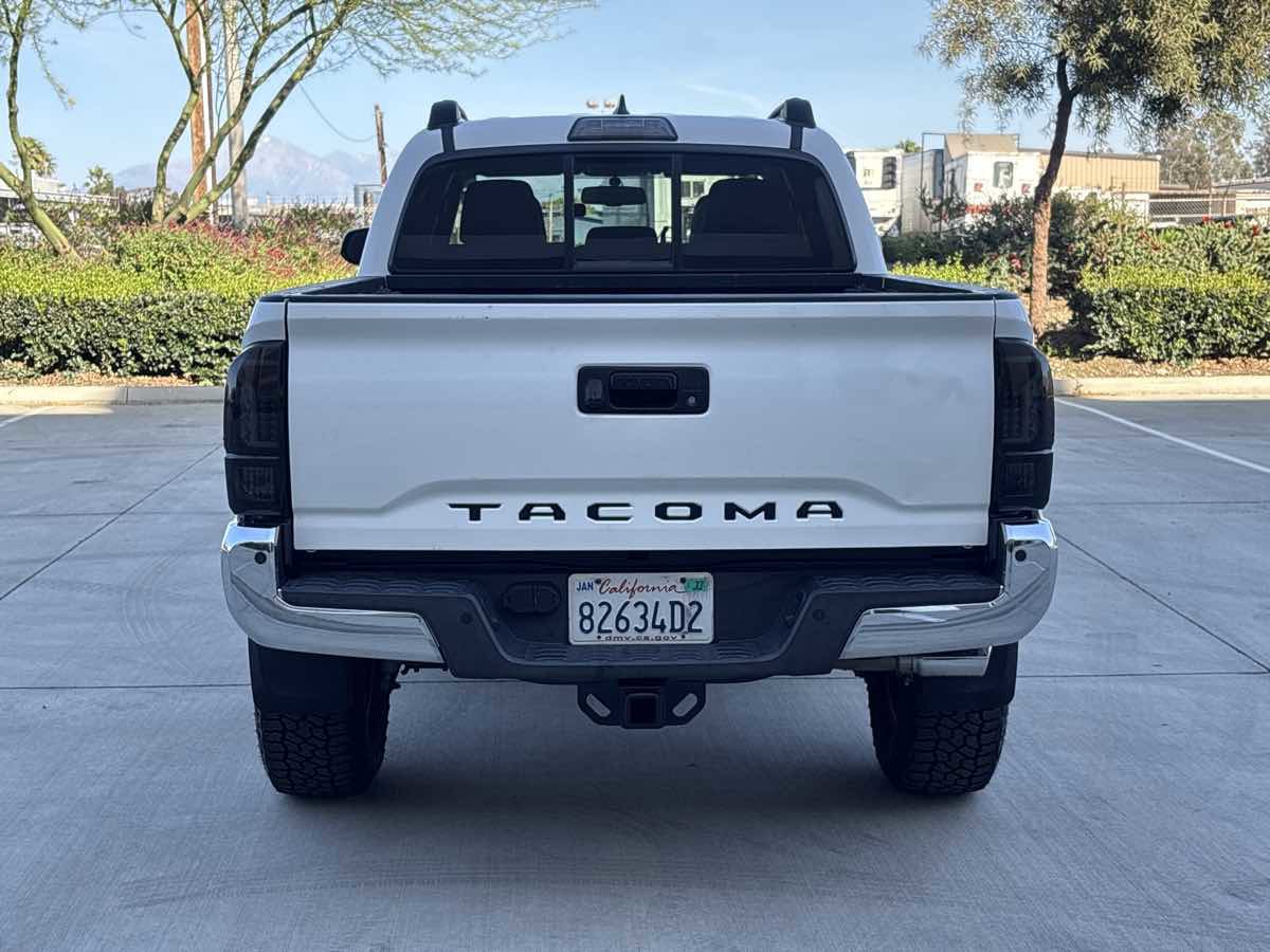 Used 2017 Toyota Tacoma SR5 w/ Tow Package image 4