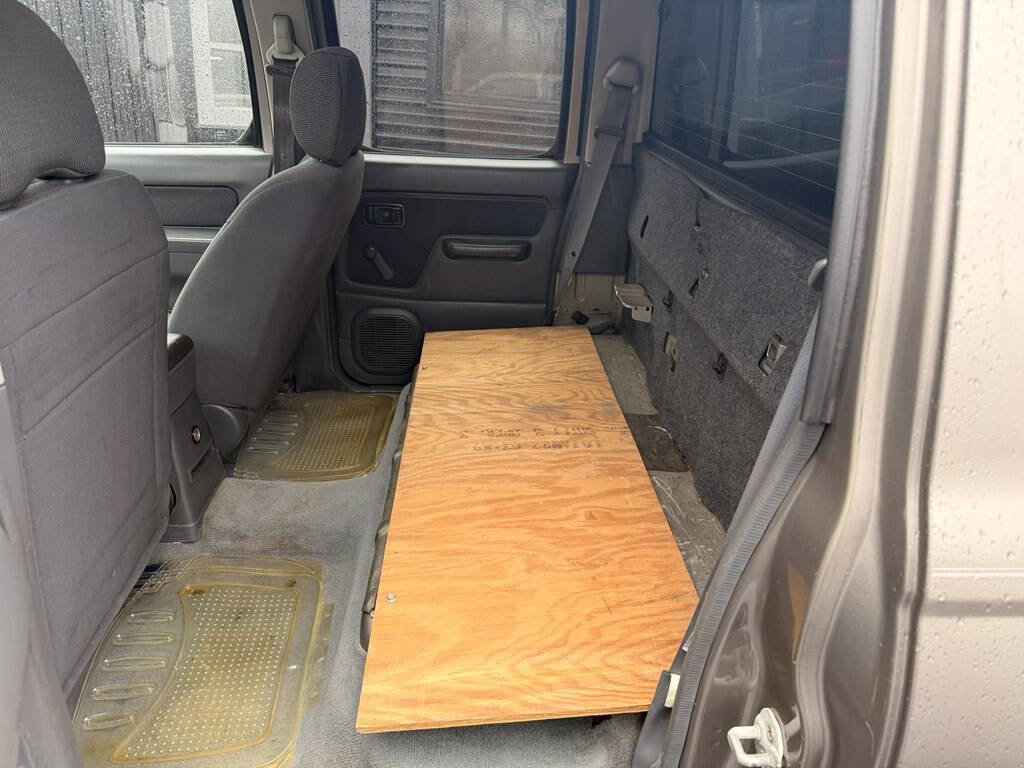 Used 2003 Nissan Frontier XE image 9