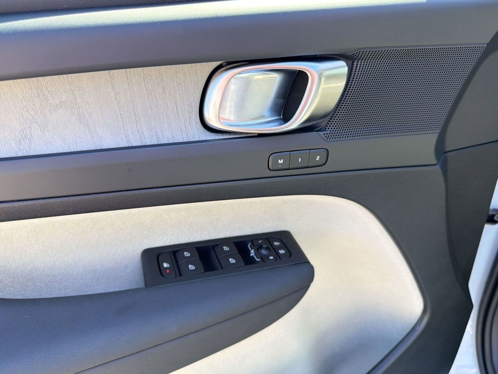 Used 2024 Volvo XC40 B5 Plus w/ Protection Package Premier image 12