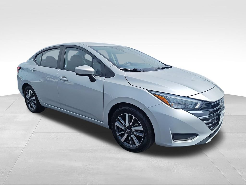 Used 2025 Nissan Versa SV FWD image 7