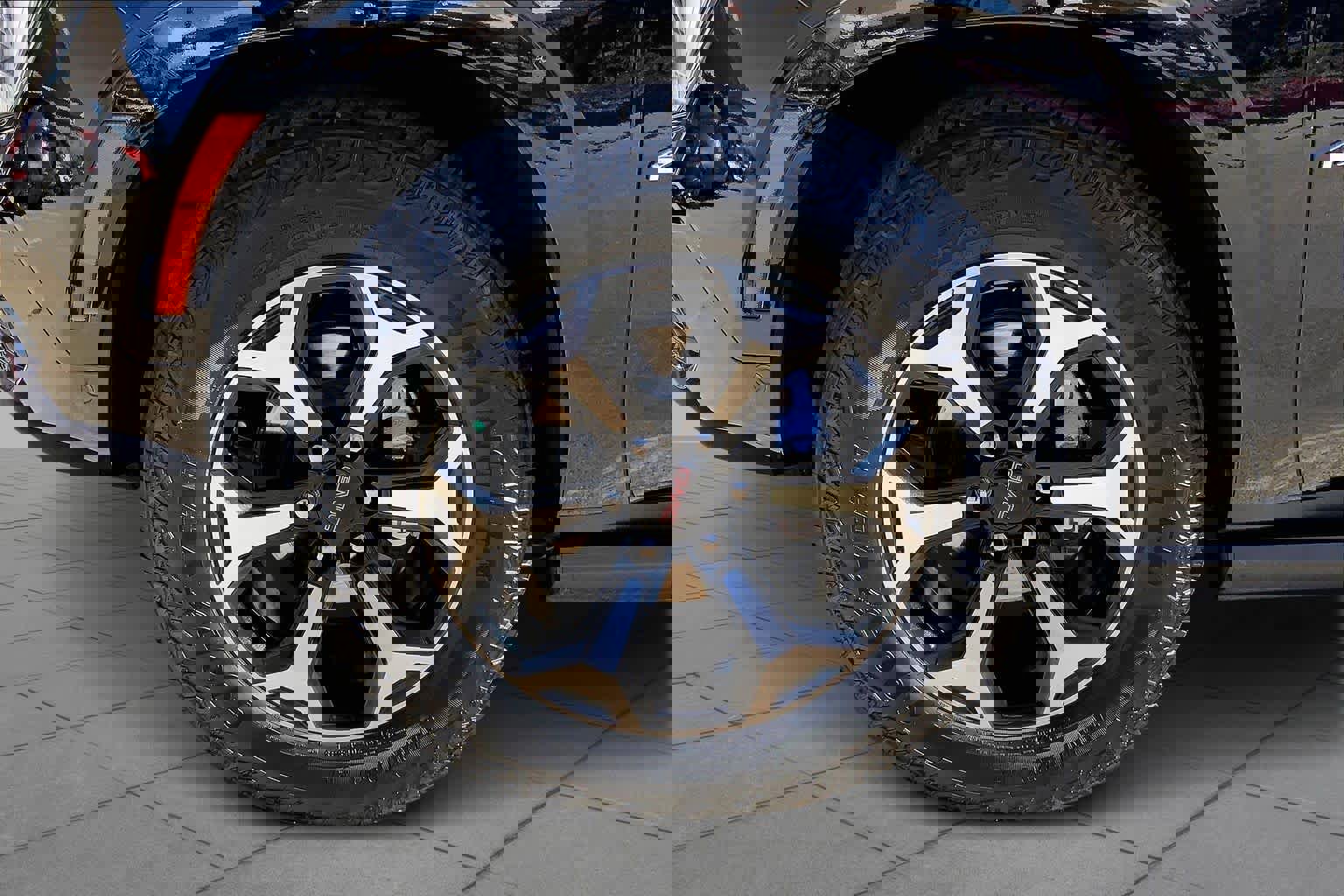 Used 2025 GMC Yukon XL AT4 w/ AT4 Premium Plus Package image 11