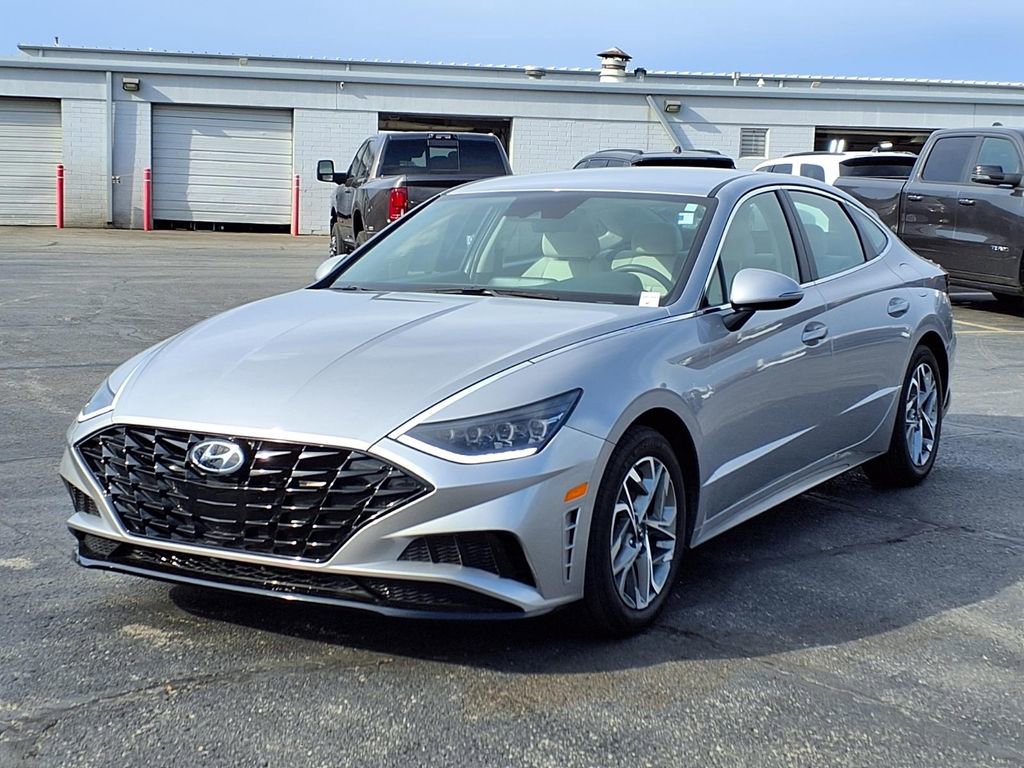 Used 2023 Hyundai Sonata SEL image 2