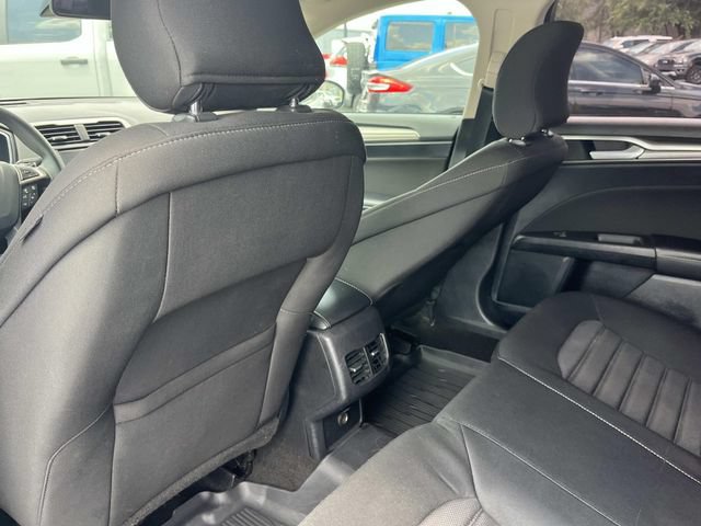 Used 2019 Ford Fusion SE FWD image 18