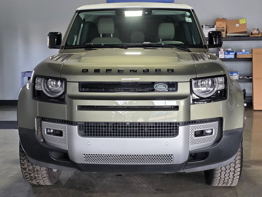 Used 2023 Land Rover Defender 110 SE AWD/4WD image 2