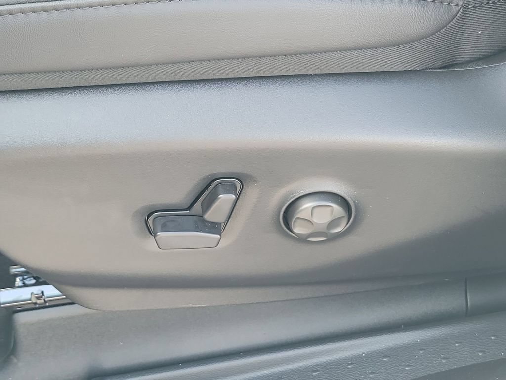 New 2026 Chrysler Voyager LX FWD image 29