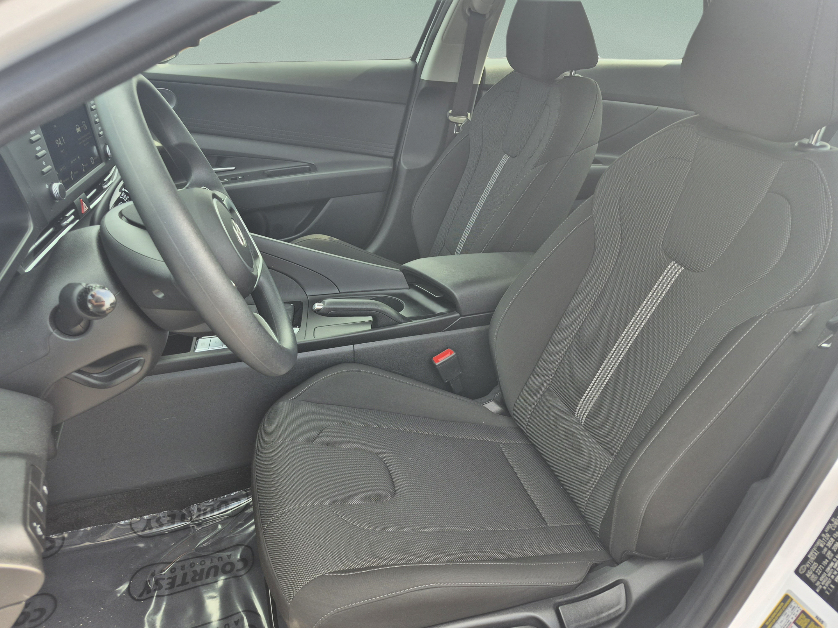 Certified 2025 Hyundai Elantra SE FWD image 18