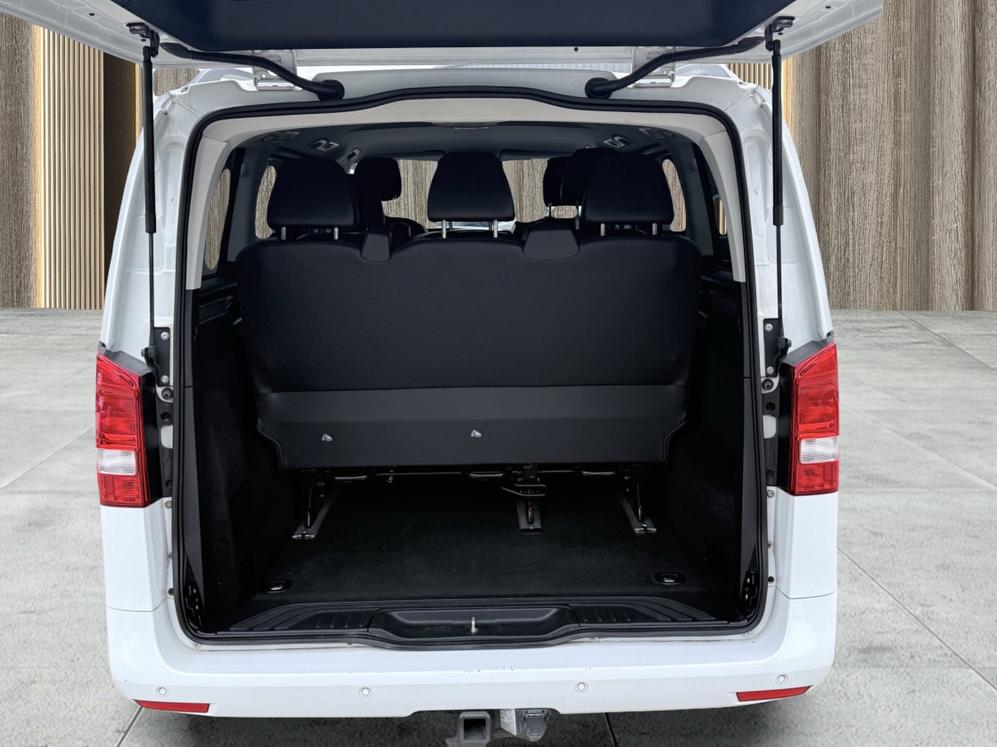 Used 2018 Mercedes-Benz Metris Passenger image 5