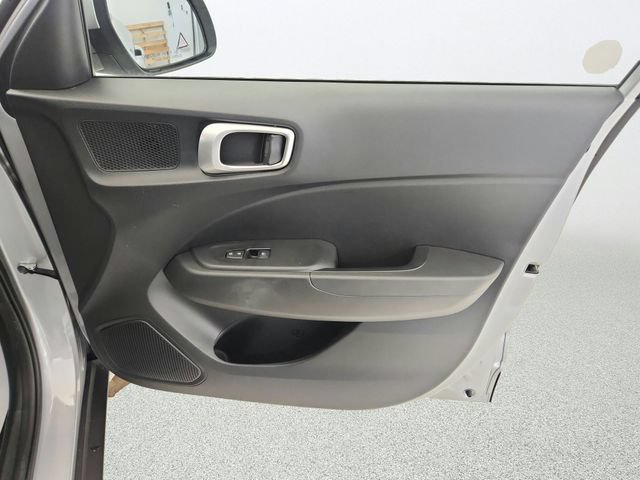 Used 2025 Hyundai Venue SEL FWD image 28
