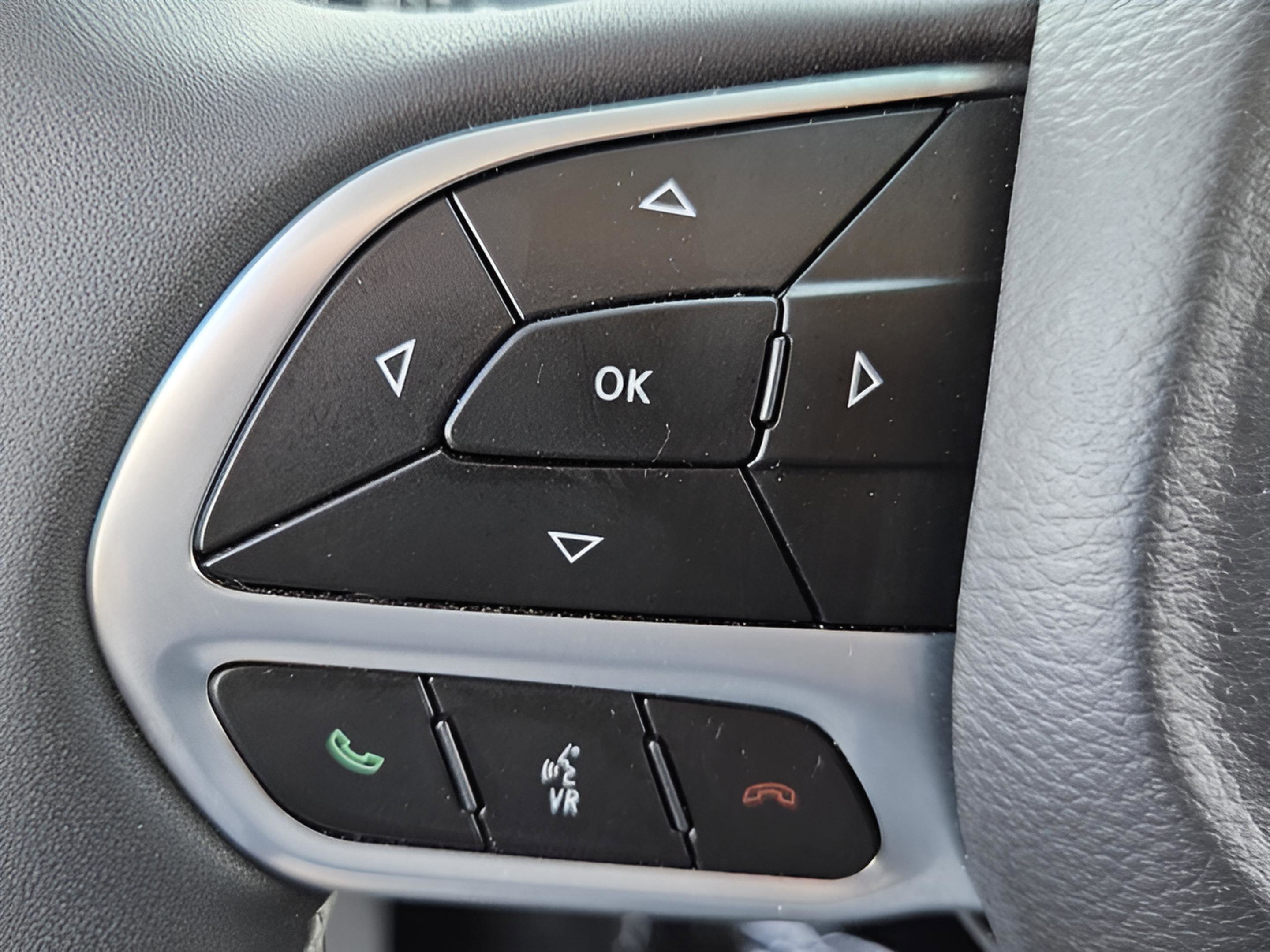 Used 2023 Chrysler Pacifica Touring-L image 17