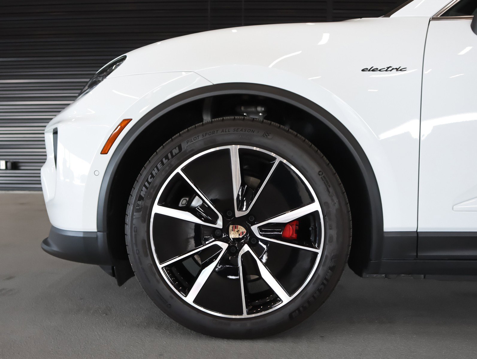 Certified 2025 Porsche Macan 4S Electric image 12