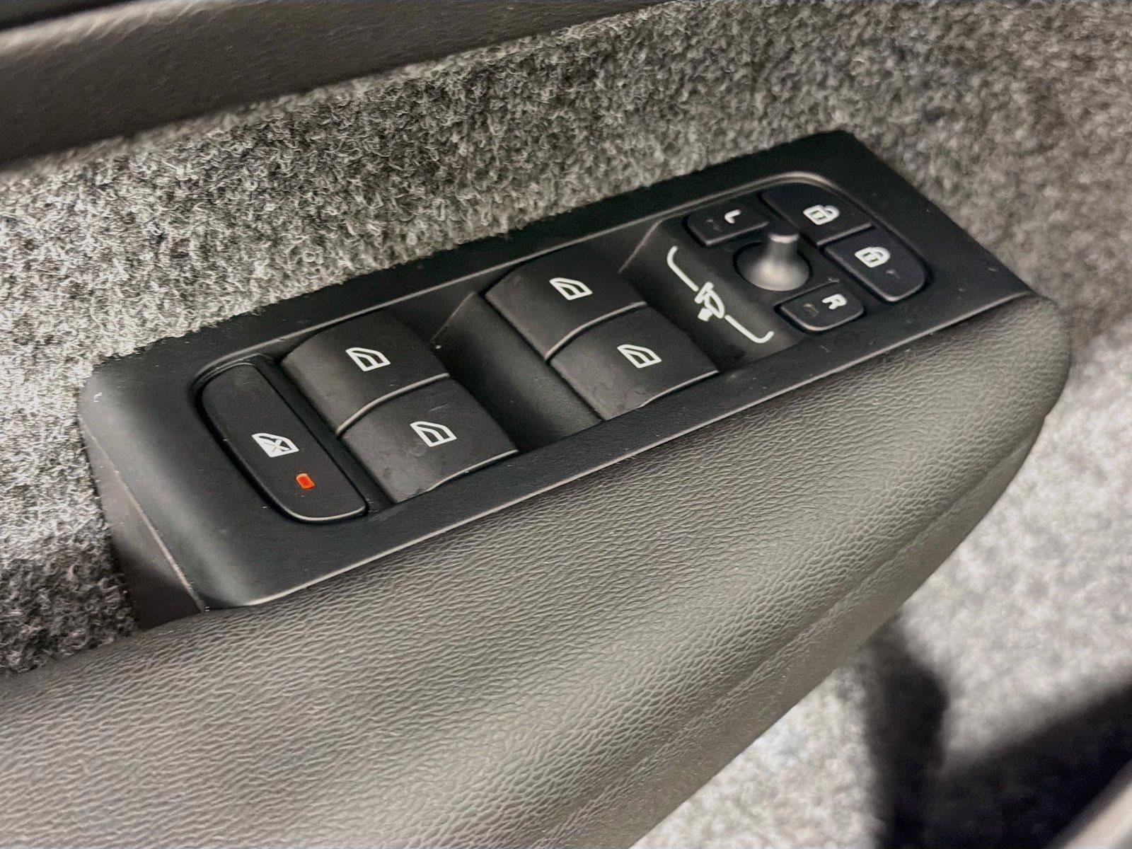 Used 2026 Volvo XC40 B5 Plus AWD/4WD image 24