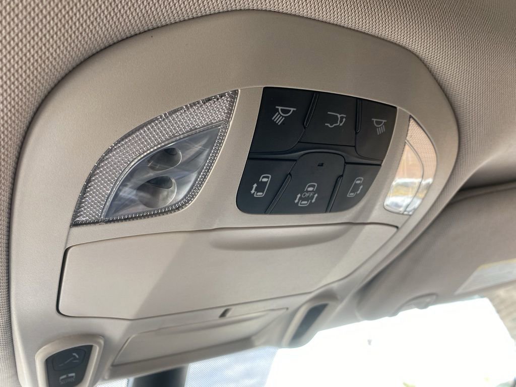 Used 2022 Chrysler Pacifica Limited image 34