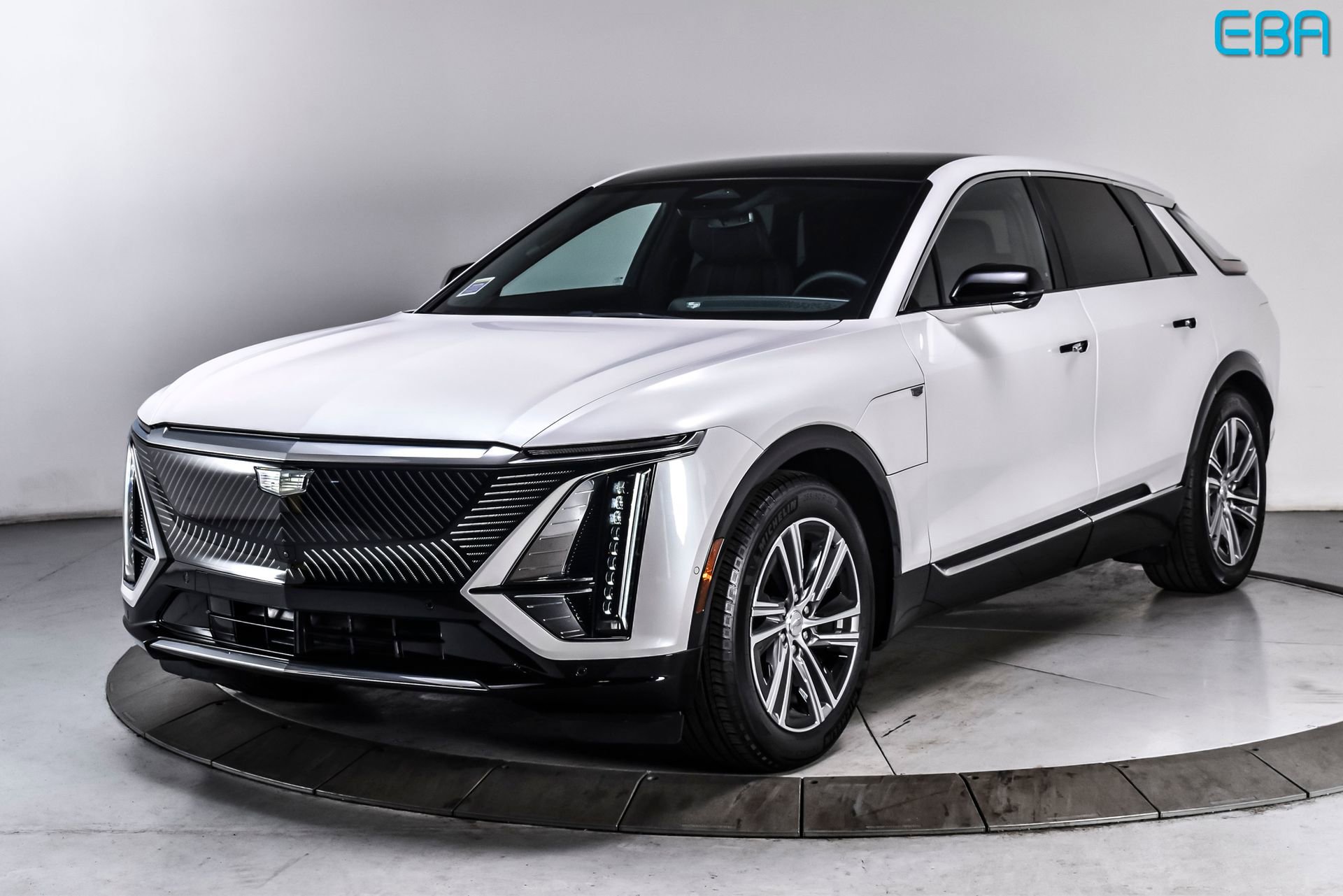 Used 2024 Cadillac Lyriq Luxury RWD image 2