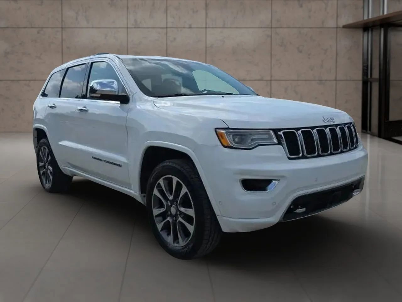 Used 2018 Jeep Grand Cherokee Overland image 3
