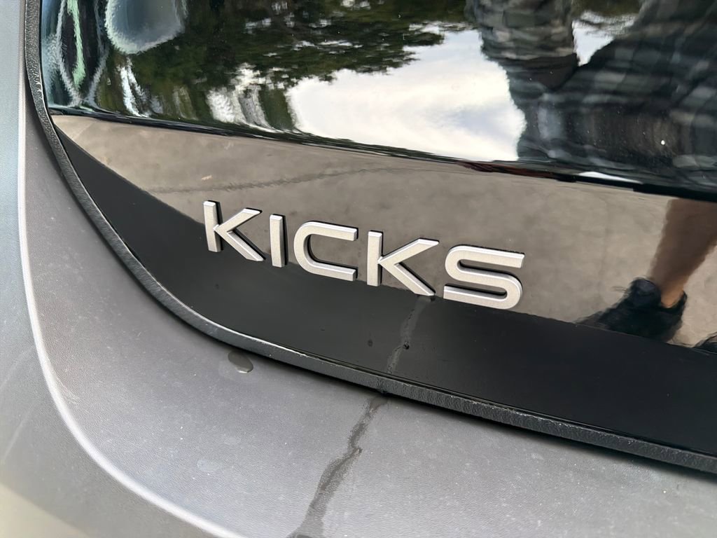 Used 2025 Nissan Kicks SV FWD image 9