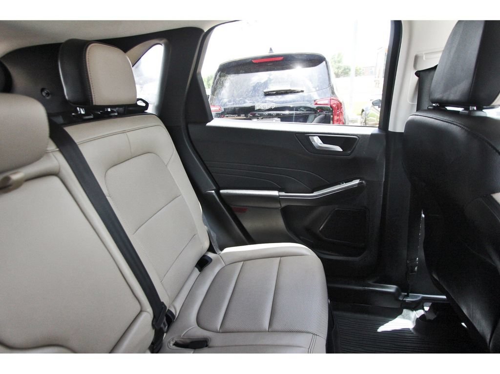 Used 2022 Ford Escape SEL FWD image 11