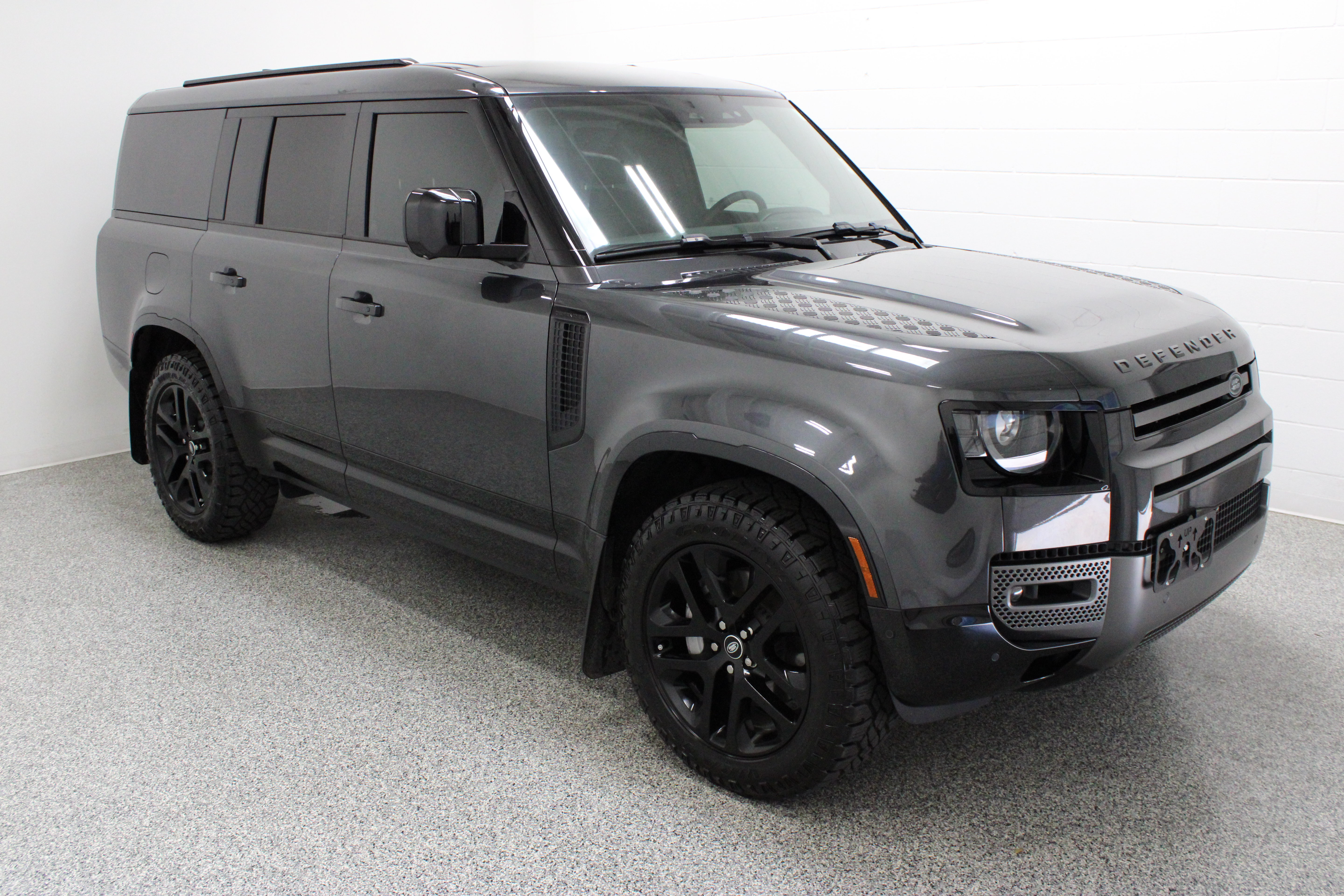 Used 2025 Land Rover Defender 130 Outbound AWD/4WD image 4