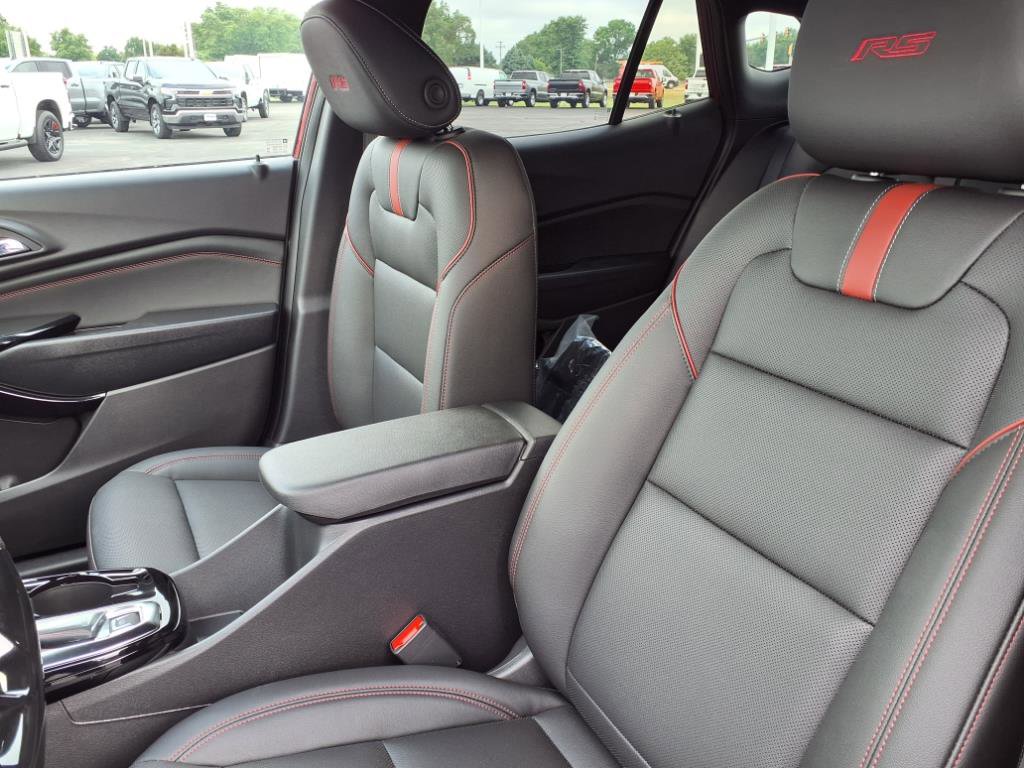 New 2025 Chevrolet Trax RS w/ Driver Confidence Package FWD image 12