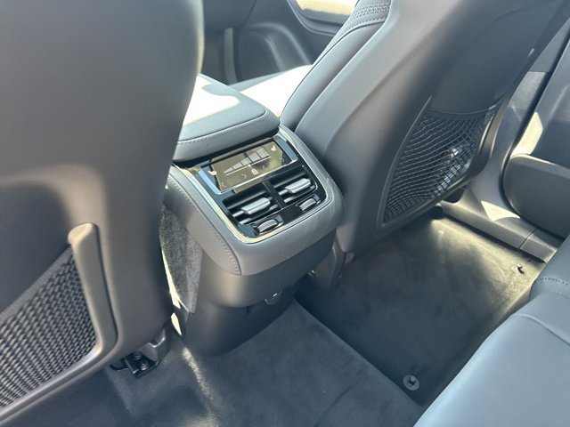 Used 2025 Volvo XC90 B6 Plus w/ Protection Package Premier AWD/4WD image 24