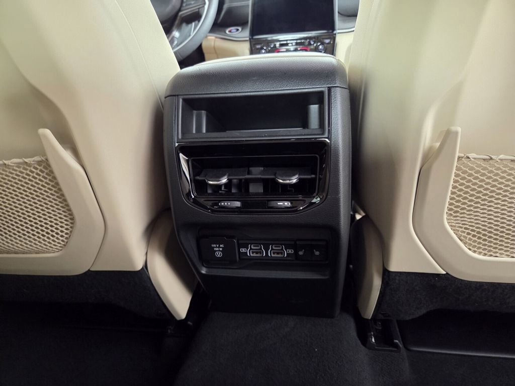 Certified 2025 Jeep Grand Cherokee Limited image 31