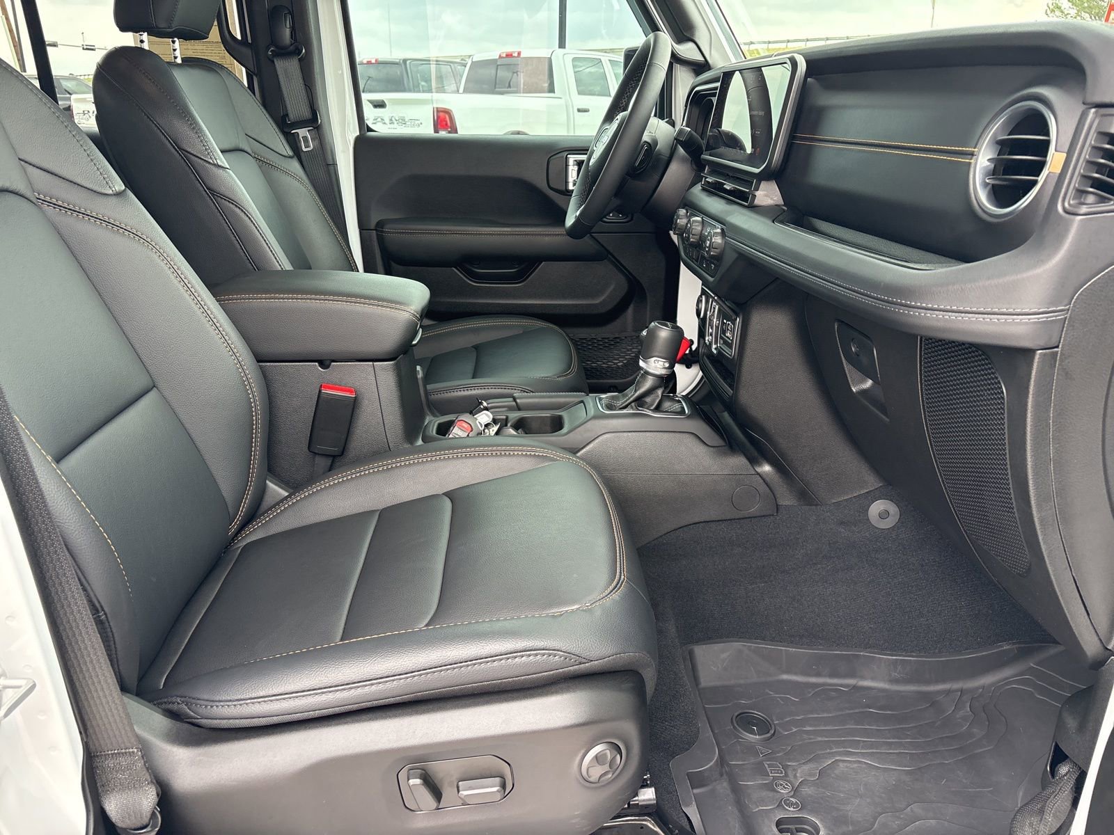 Used 2025 Jeep Gladiator Sport image 17