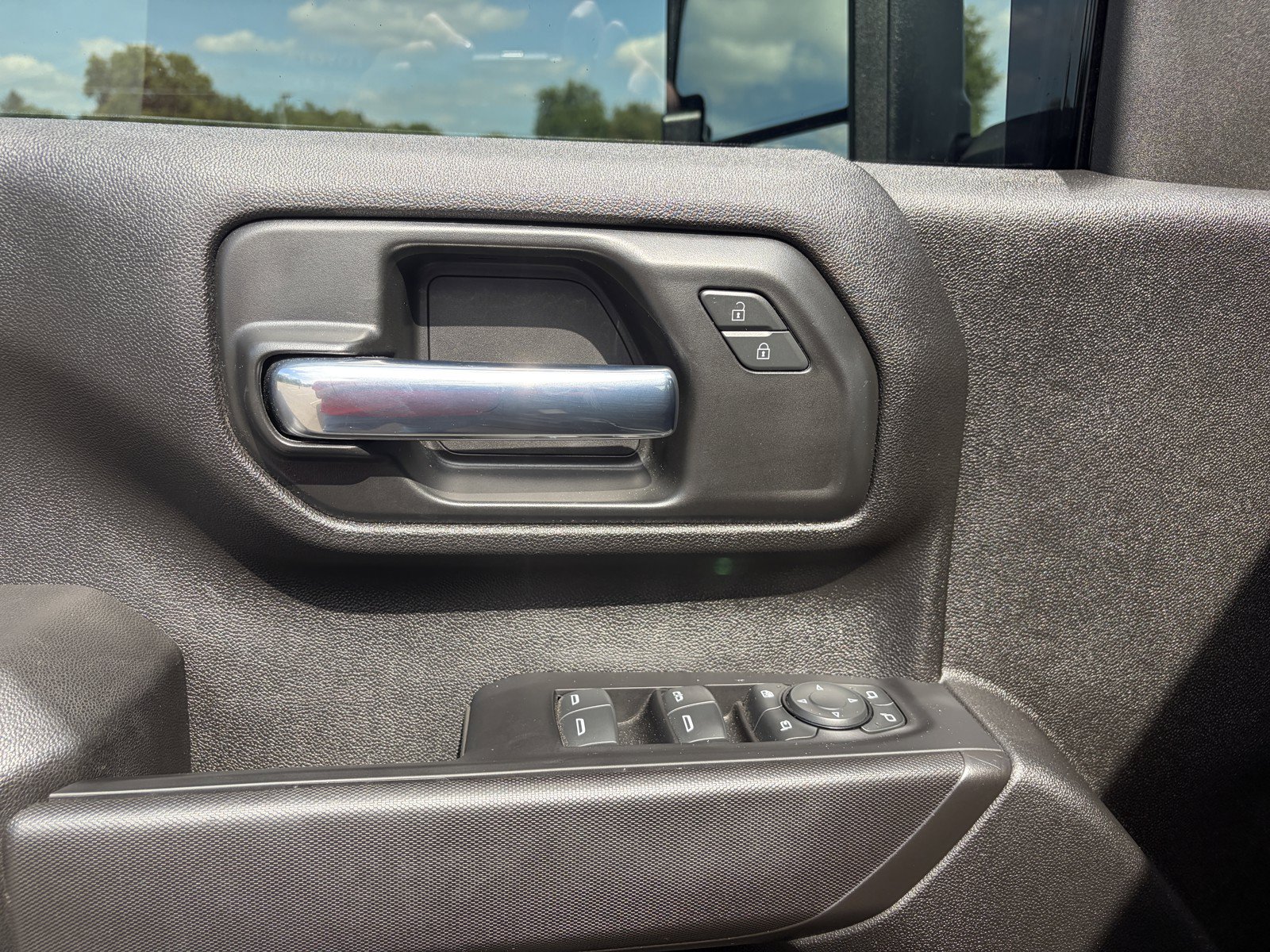 Used 2024 Chevrolet Silverado 2500 Custom w/ Custom Value Package AWD/4WD image 12