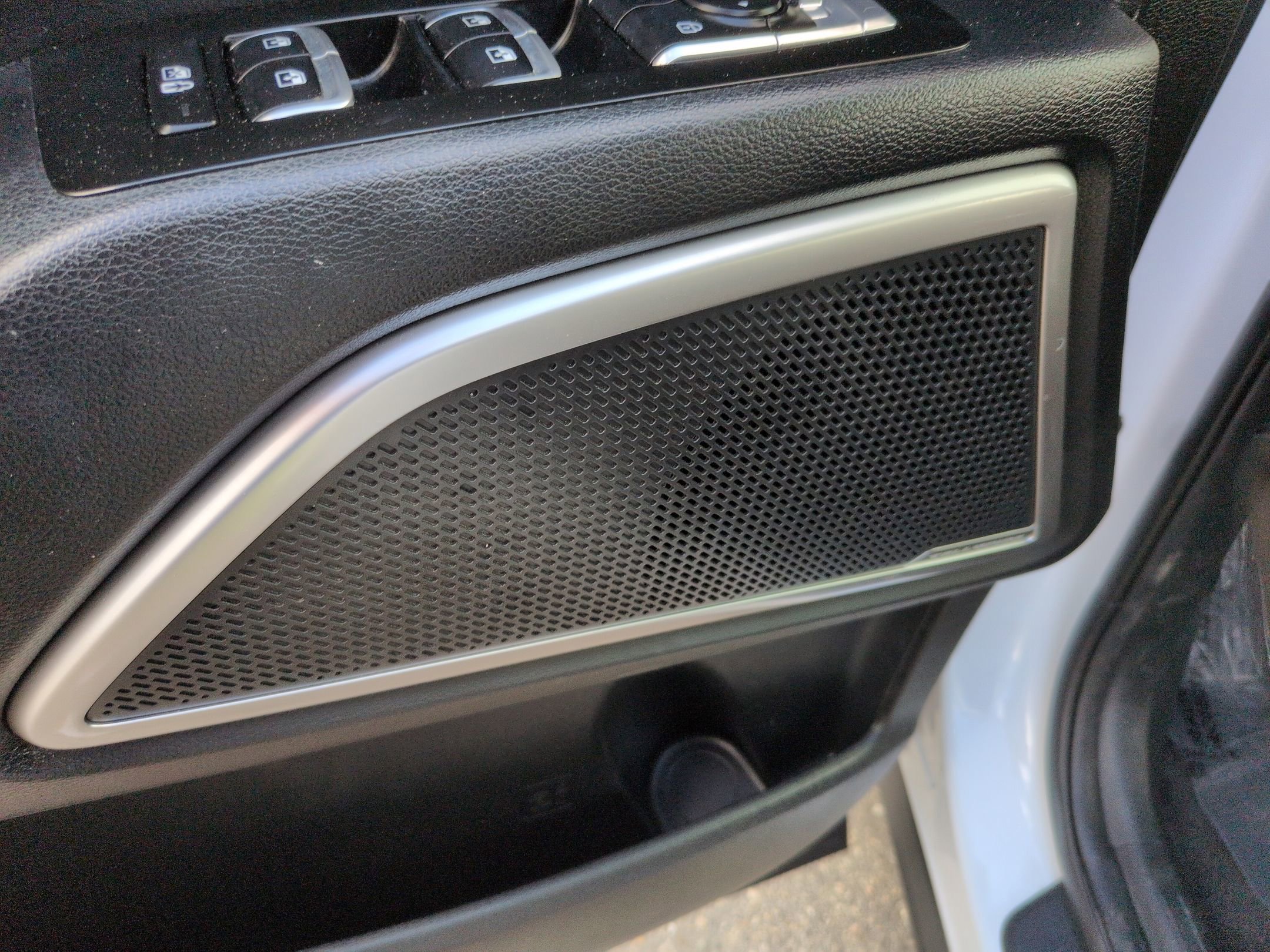 Used 2024 Kia Telluride EX w/ EX Captain's Chair Package FWD image 15