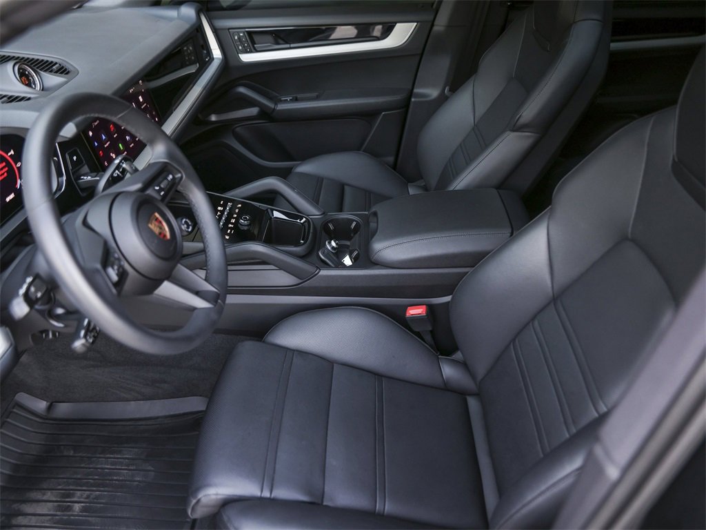 Certified 2025 Porsche Cayenne E-Hybrid Coupe image 16