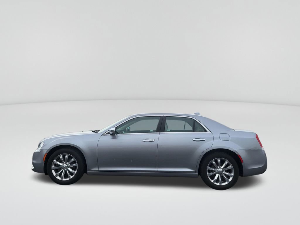 Used 2017 Chrysler 300 C image 2