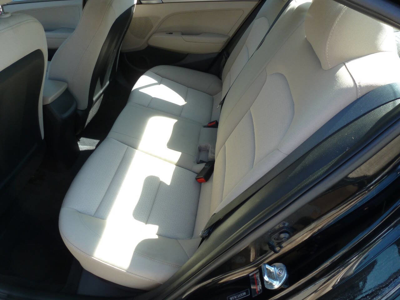 Used 2018 Hyundai Elantra SE FWD image 22