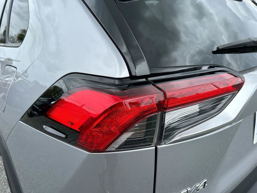 Used 2022 Toyota RAV4 Limited image 14