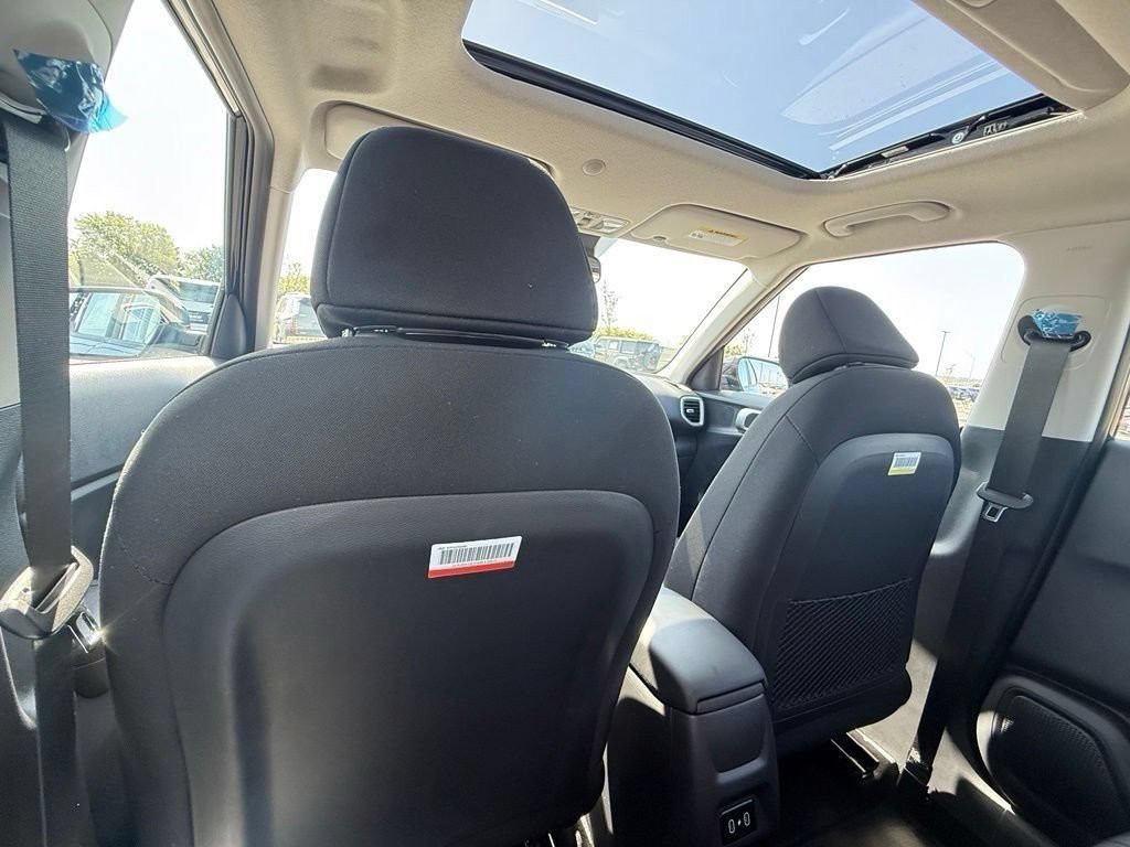 Certified 2025 Hyundai Venue SEL FWD image 26