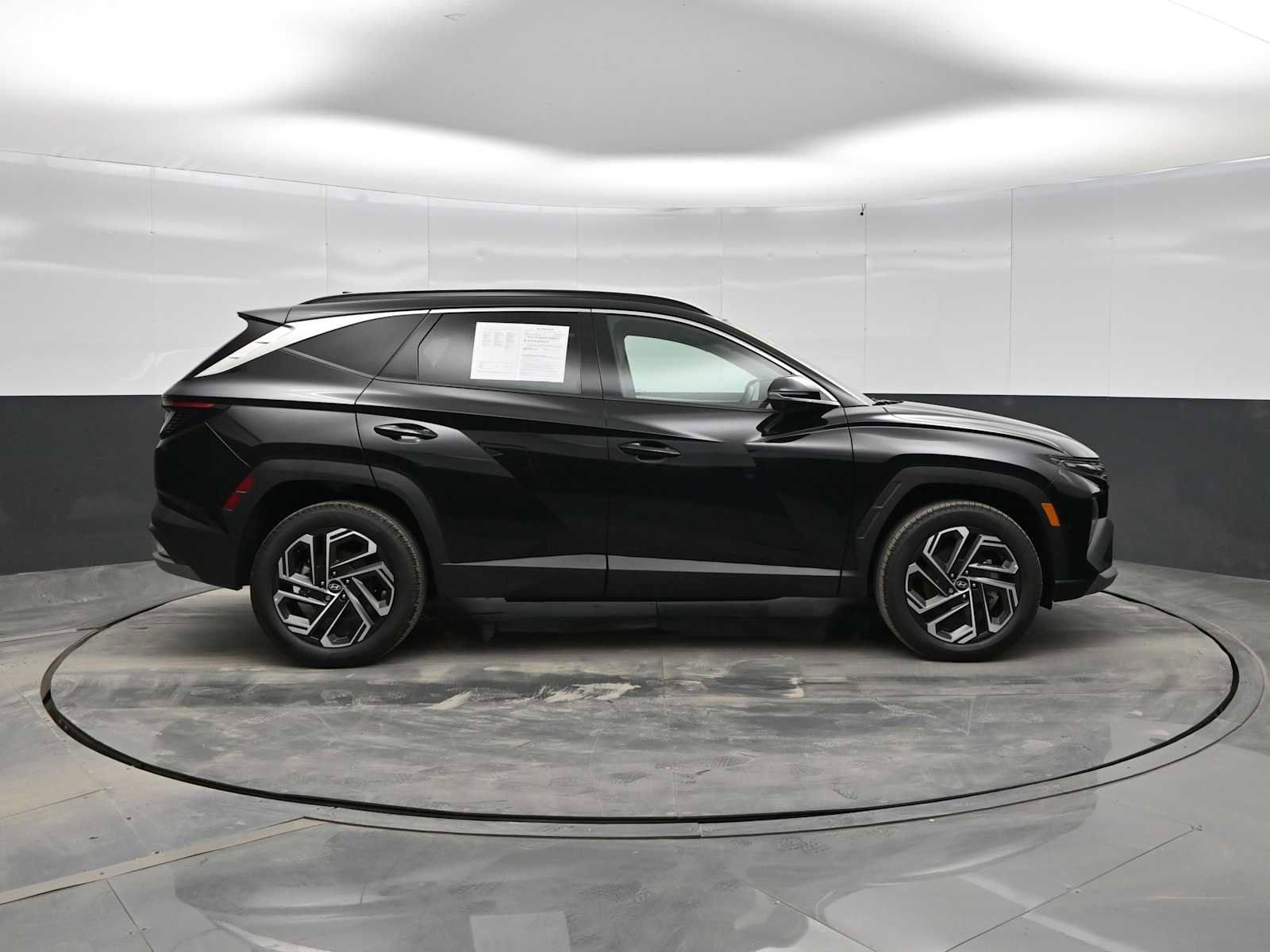 Certified 2025 Hyundai Tucson Limited image 9