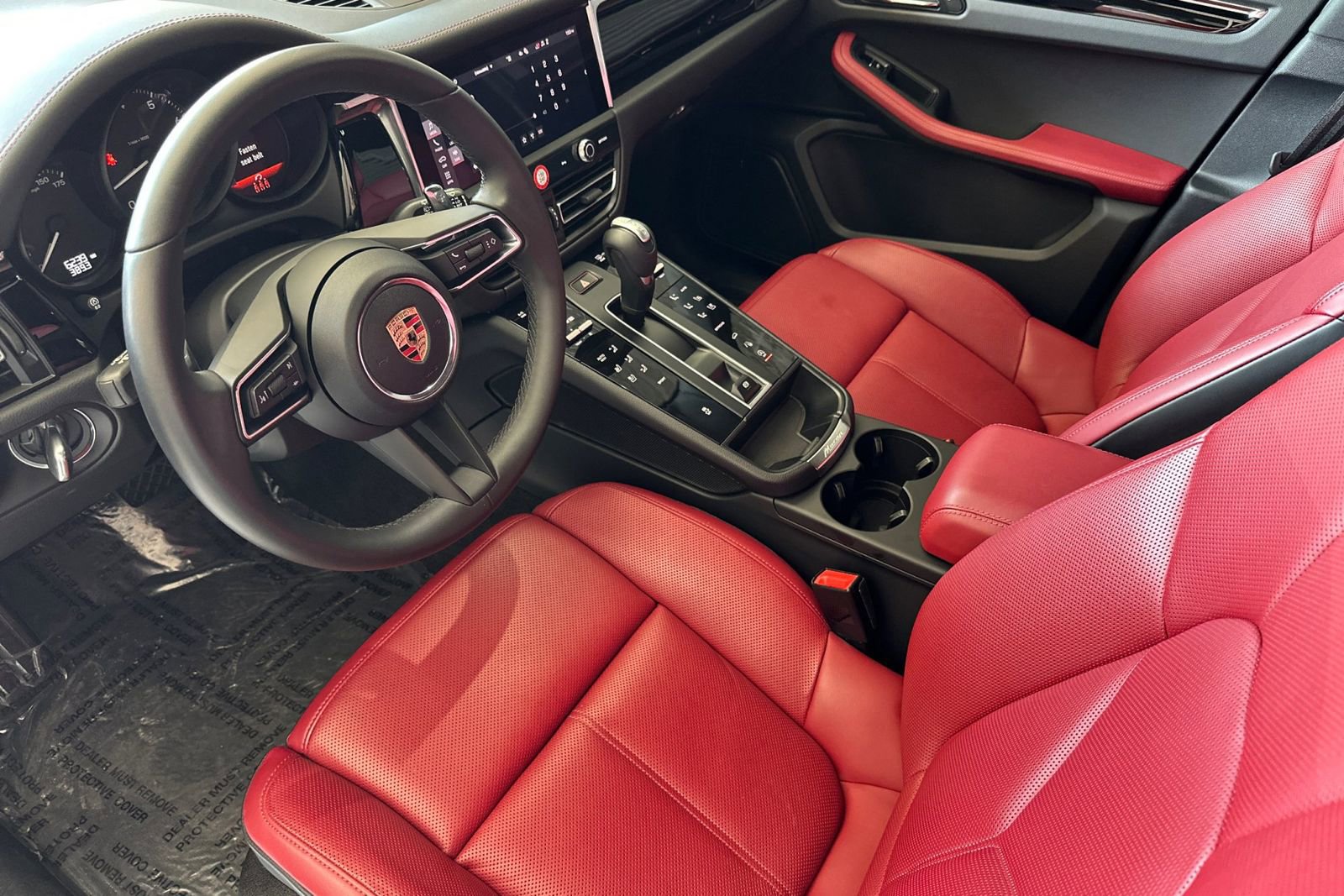 Used 2025 Porsche Macan image 4