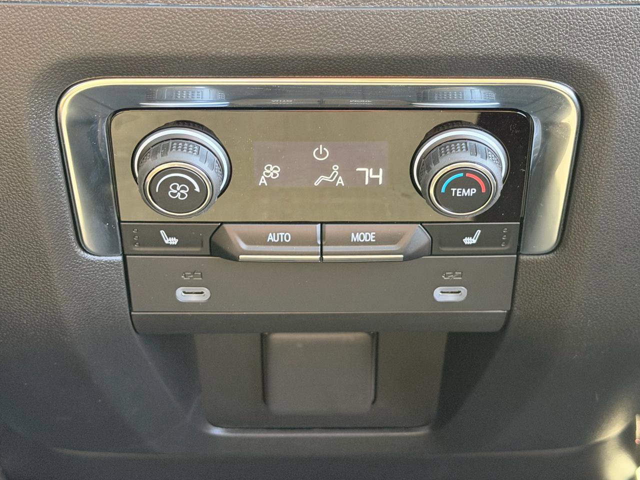 Used 2024 Chevrolet Tahoe High Country AWD/4WD image 35